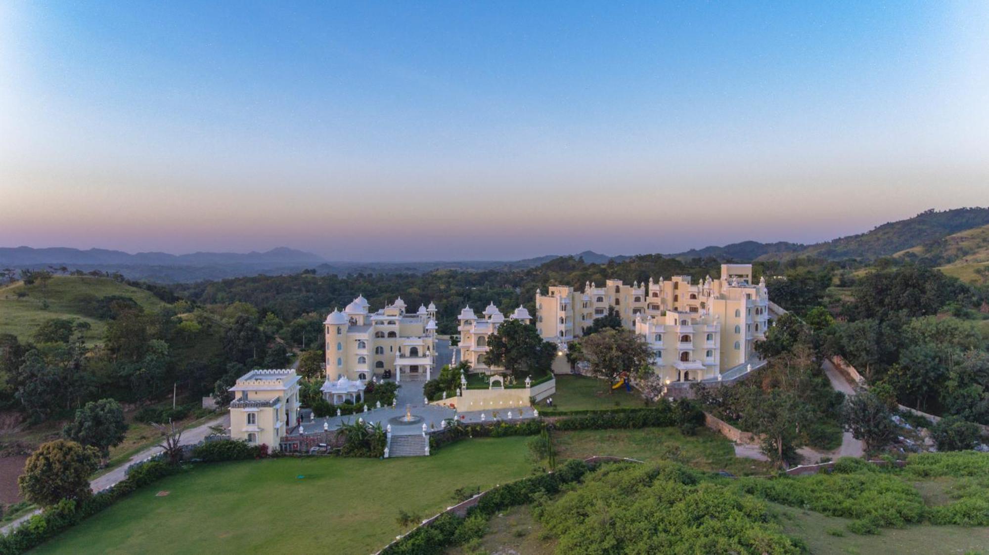 The Everest Hill Resort Кумбгалґарг Екстер'єр фото