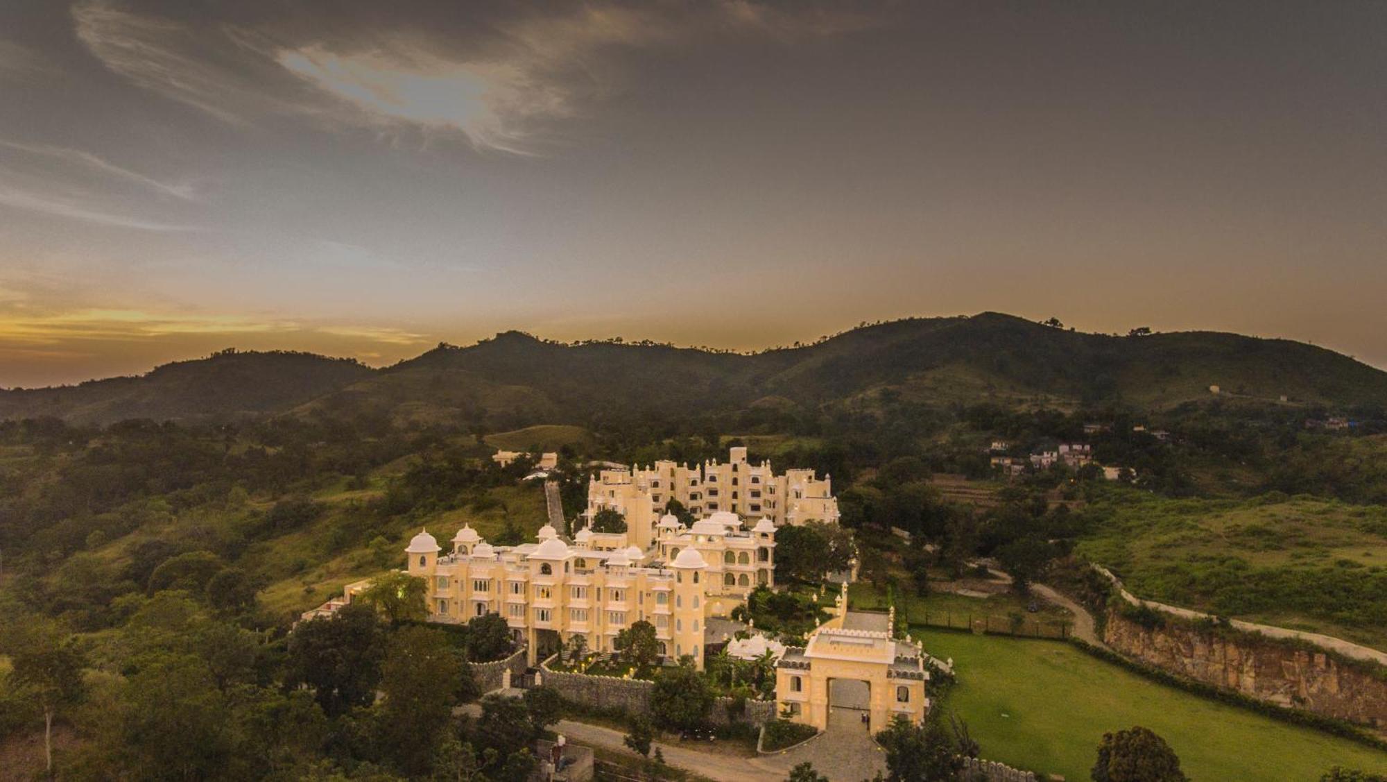 The Everest Hill Resort Кумбгалґарг Екстер'єр фото